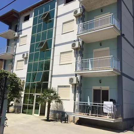 Vivian Hotel 2*