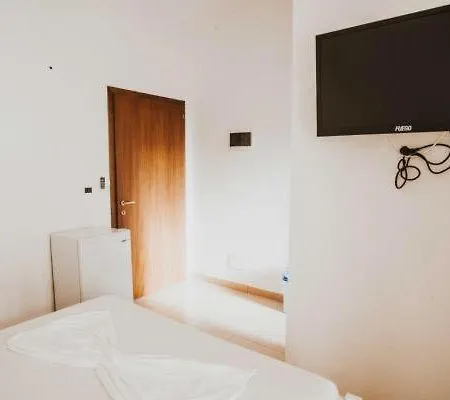 Vivian Hotel